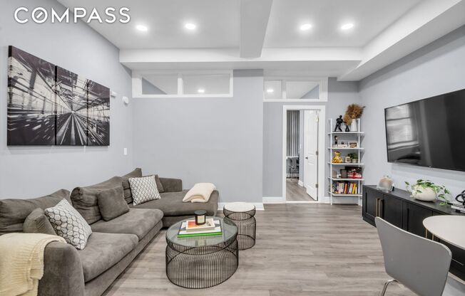 1 bed, 1 bath, 642 sqft, $3,700, Unit 14D