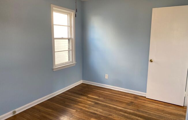 3 beds, 1 bath, $1,300