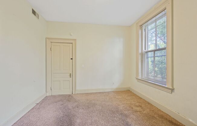 2 beds, 1 bath, $1,395, Unit 30 2