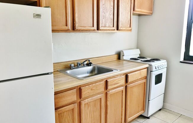 1 bed, 1 bath, $925, Unit 14
