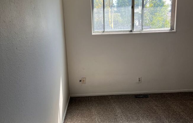 4 beds, 2 baths, $2,695, Unit Denver County