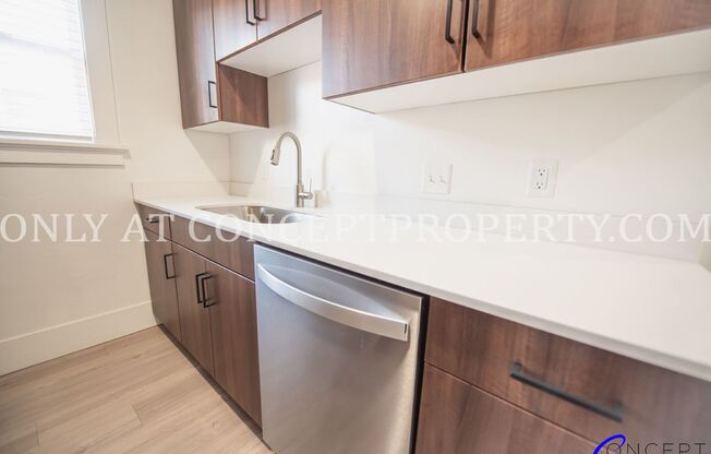 Studio, 1 bath, 285 sqft, $1,149, Unit 12