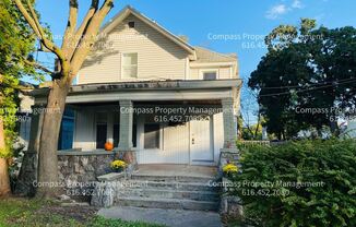 953 Douglas St NW