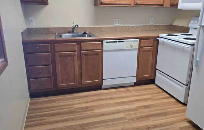 2 beds, 1 bath, 764 sqft, $1,350, Unit 1450-4