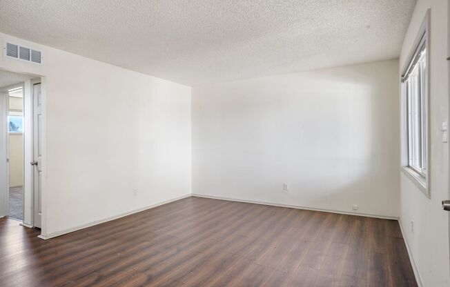984 E Saxony Dr – Renovated 2 Bed/1 Bath Apartments in Colorado Springs!