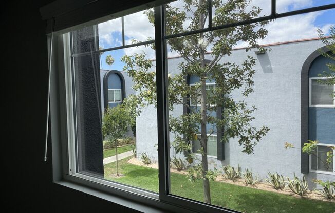 2 beds, 1 bath, 890 sqft, $2,555, Unit 0031