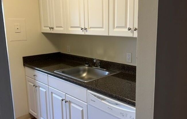 1 bed, 1 bath, 740 sqft, $1,600, Unit 00 - K- 7