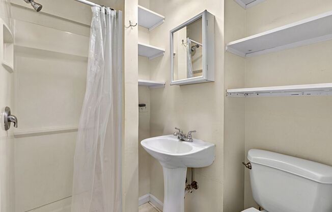 3 beds, 2 baths, 1,300 sqft, $3,300, Unit 2W