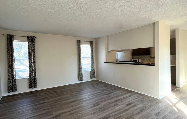 2 beds, 1 bath, 900 sqft, $1,000, Unit Ledgestone 16808