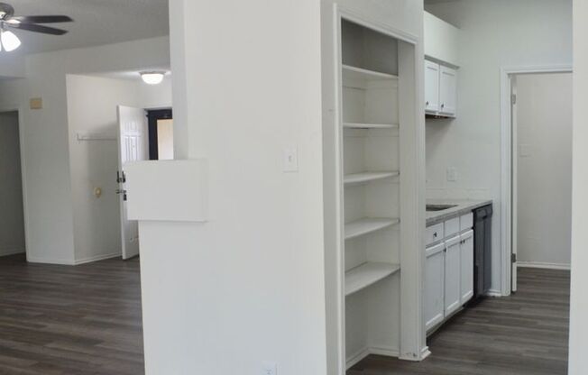 Charming 3 bed 2 bath with a converted garage in Heritage Farms