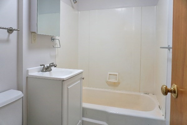 252 Ash St Apt 4