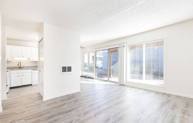 Fairway Downs - Updated Apartments - 1 Month Free!