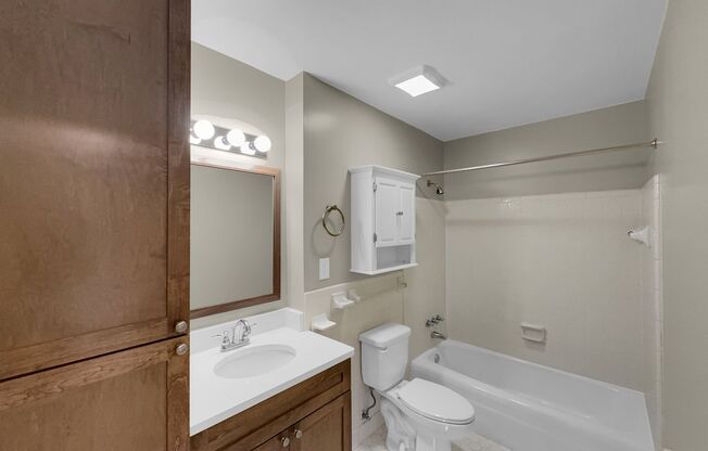 2 beds, 2 baths, 1,100 sqft, $1,315, Unit 2210