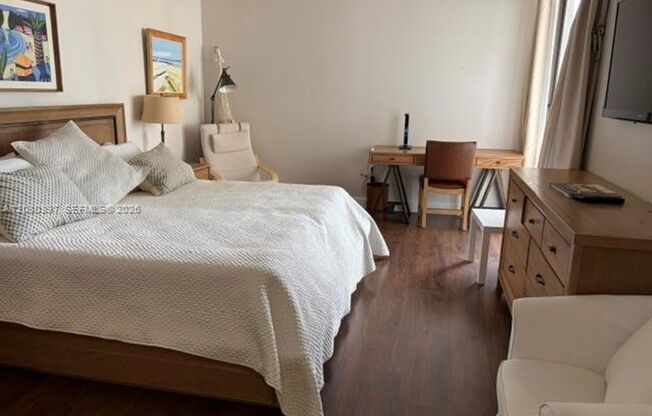 3 beds, 2 baths, $4,500, Unit # 4 L