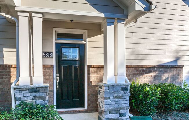 Townhouse in the Glenmore Garden Community!