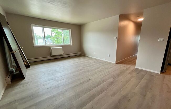 3 beds, 2 baths, $1,695, Unit 224