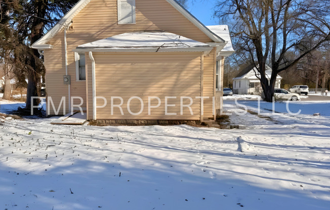 2 Bedrooms/1 Bathroom House