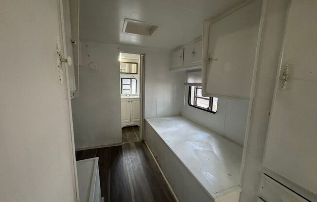 1 bed, 1 bath, 256 sqft, $980, Unit 554