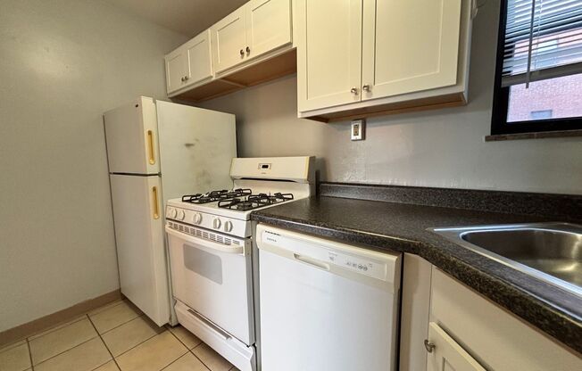2 beds, 1 bath, 800 sqft, $1,840, Unit 6224 Fifth Ave. #111H