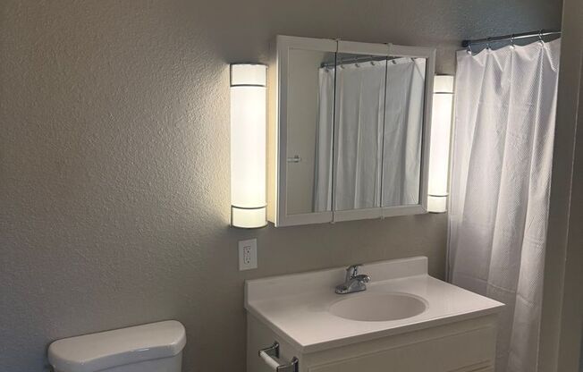 2 beds, 1 bath, 775 sqft, $1,645, Unit 17