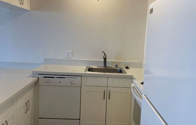 2 beds, 1 bath, 800 sqft, $2,400