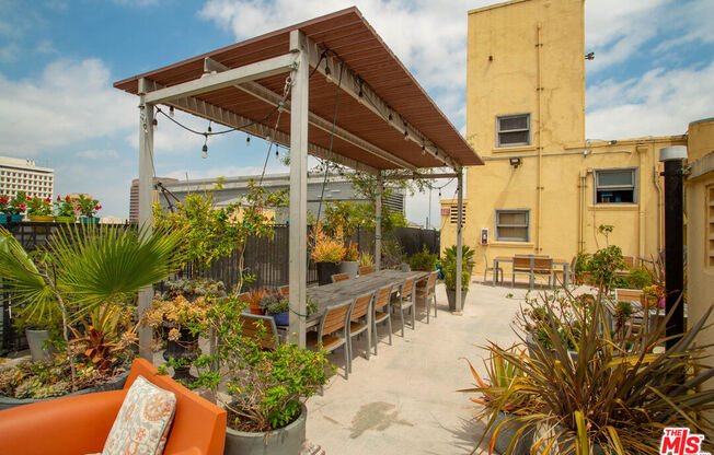 Studio, 1 bath, 760 sqft, $2,250, Unit 714