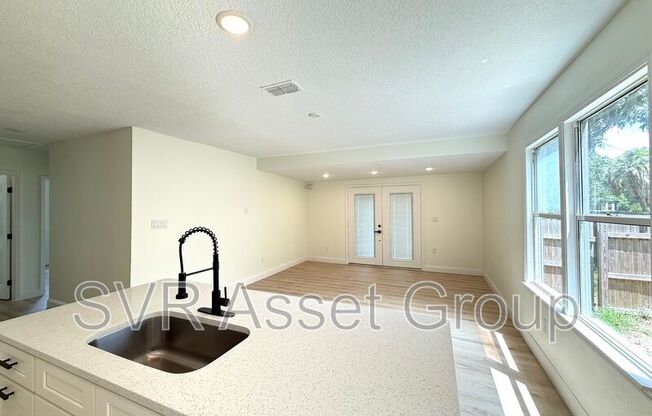732 57 ST E