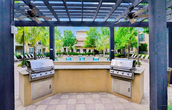 Outdoor grilling area at Mission at La Villita Apartments in Irving, TX offers 1, 2 & 3 bedroom apartment homes with appliances.