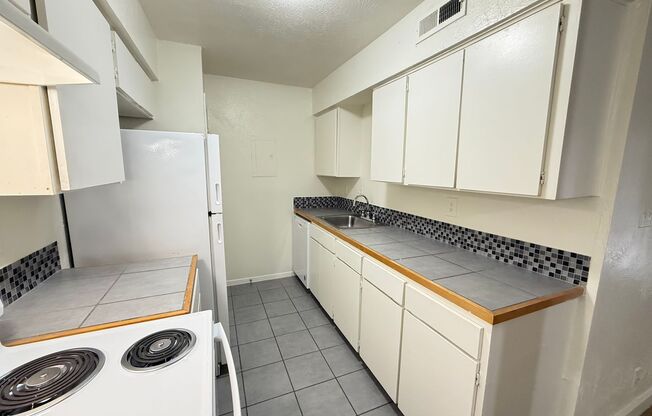 1 bed, 1 bath, 660 sqft, $1,239, Unit OPA-142