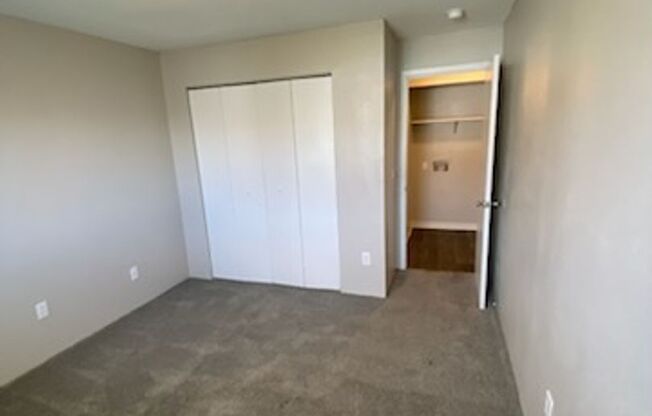 2 beds, 2 baths, 856 sqft, $869, Unit 2827-1806