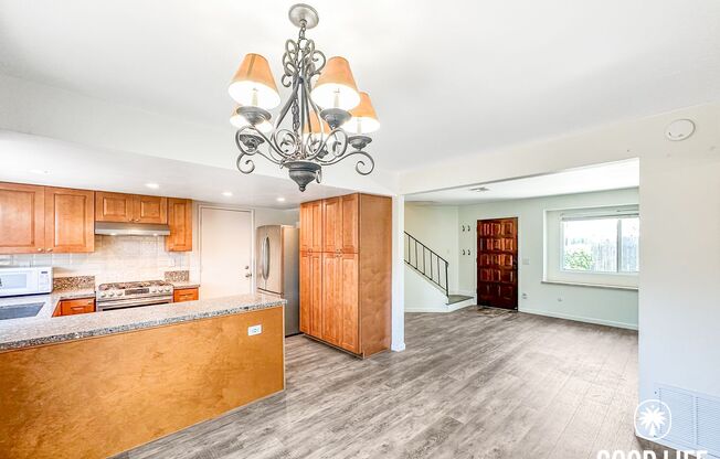 Renovated 3BD/2.5BA Condo in Chula Vista with Fireplace, W/D & Private Balcony