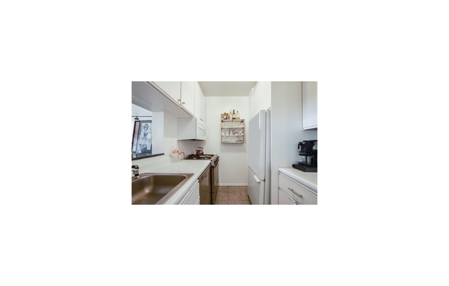 1 bed, 1 bath, 787 sqft, $4,900, Unit 25F
