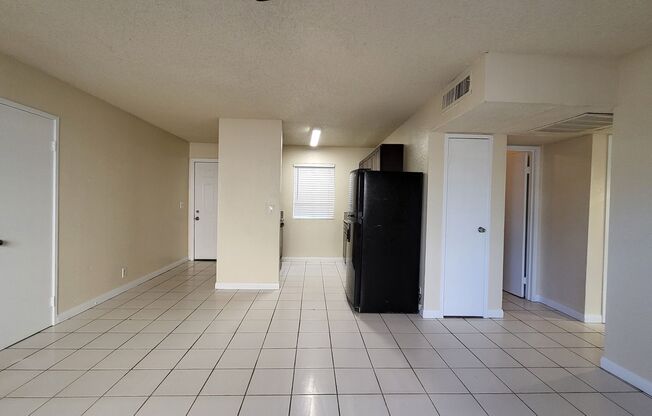 2 beds, 1 bath, 792 sqft, $1,050, Unit Merlayne Unit 5