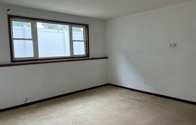 2 beds, 1 bath, $850, Unit 1