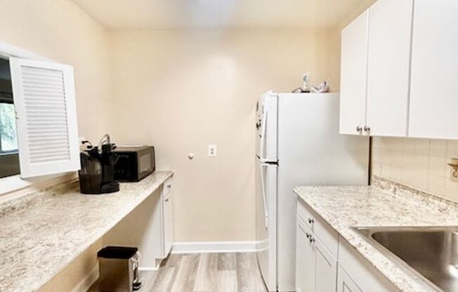 3 beds, 2 baths, $2,500