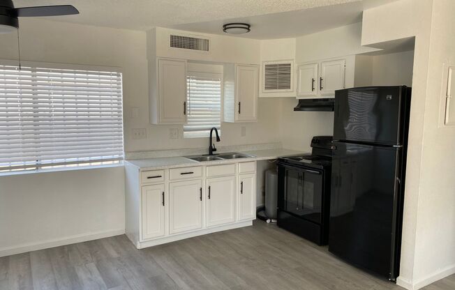 Studio, 1 bath, 404 sqft, $850, Unit Unit 10
