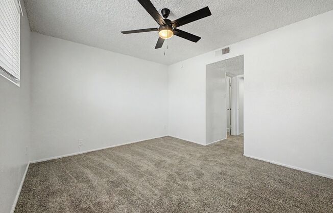 2 beds, 2 baths, 992 sqft, $1,595, Unit 24