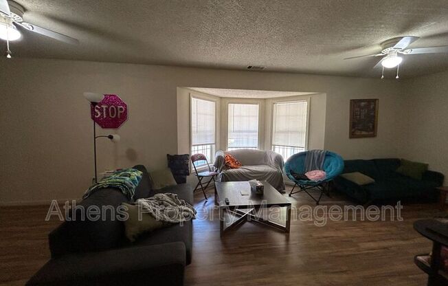 1824 CEDAR SHLS DR
