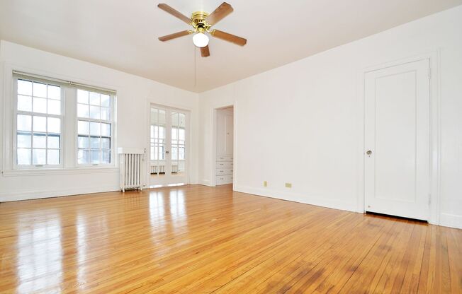 2 beds, 1 bath, 816 sqft, $1,320, Unit 24 - 215