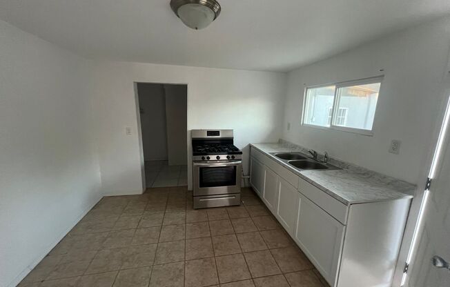 2 beds, 1 bath, 600 sqft, $650, Unit Unit B