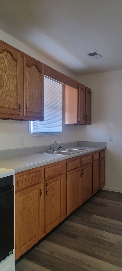 2 beds, 1.5 baths, $1,099, Unit 905