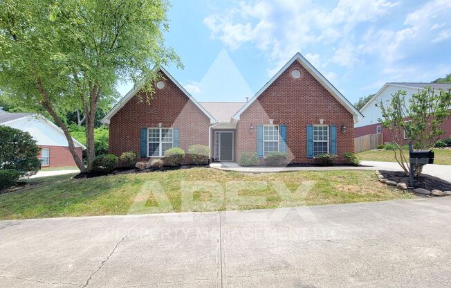 Stunning 3 Bd – 2 Ba Single Family Brick Rancher in West Knoxville!