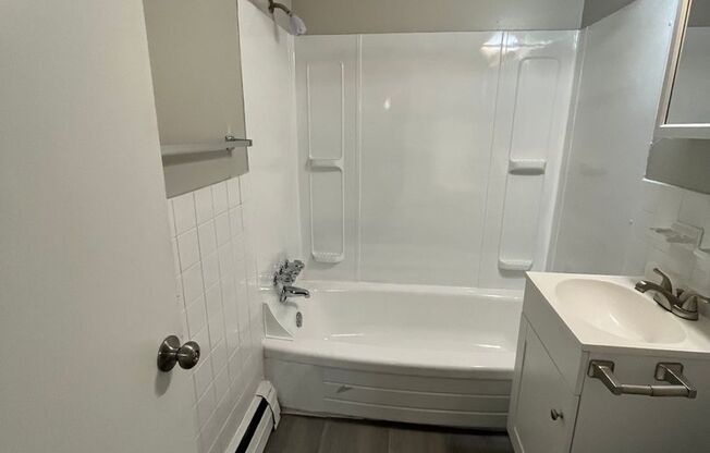 1 bed, 1 bath, $960, Unit 205