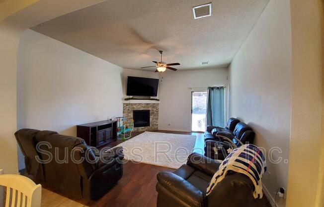 4 beds, 2 baths, 2,155 sqft, $1,900