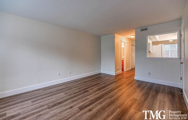2 BD Washougal Townhome with Private Backyard