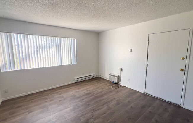 Studio, 1 bath, 400 sqft, $1,099, Unit 1250-B