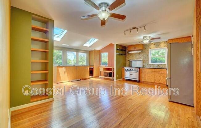 533 ROLAND DR