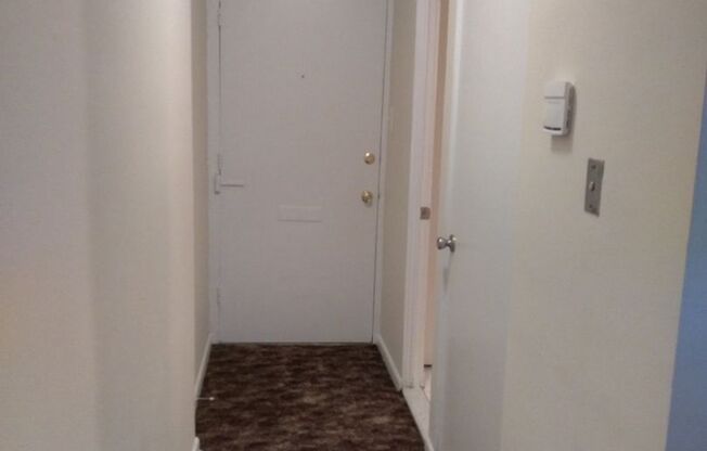 2 beds, 1 bath, 907 sqft, $1,770, Unit 101-C1