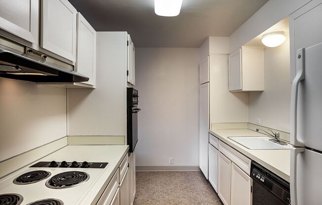 1 bed, 1 bath, 744 sqft, $1,425, Unit 111