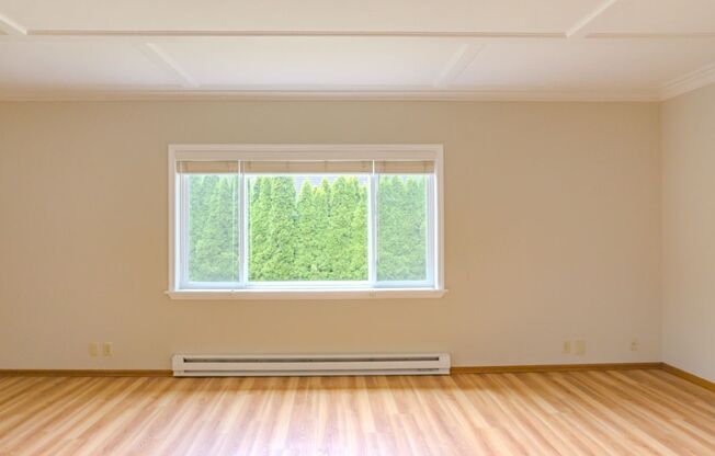 Spacious 1 bedroom Maple Leaf Bungalow w/AC!